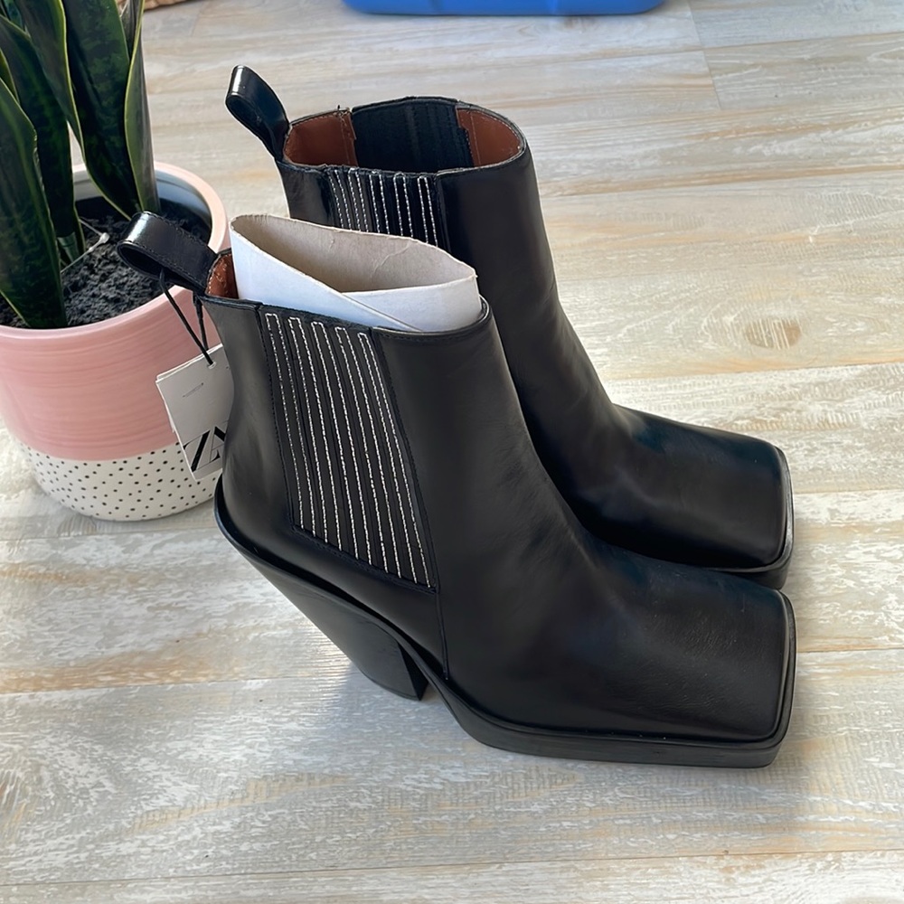 Stunning womens Zara square toe black heel booties size 8